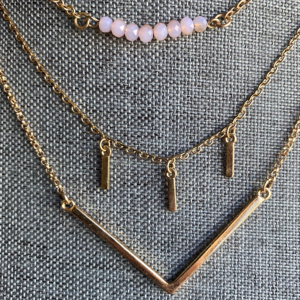 Multi-Strand necklace - Picture 2 of 4